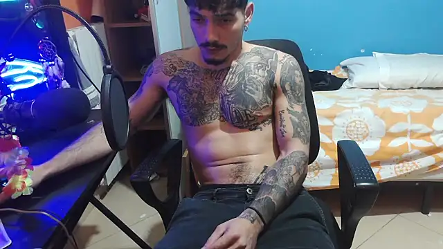 Snapshot of Badboyi1997 chatting on 10.04.25 Badboyi1997 online show from 10.04.25