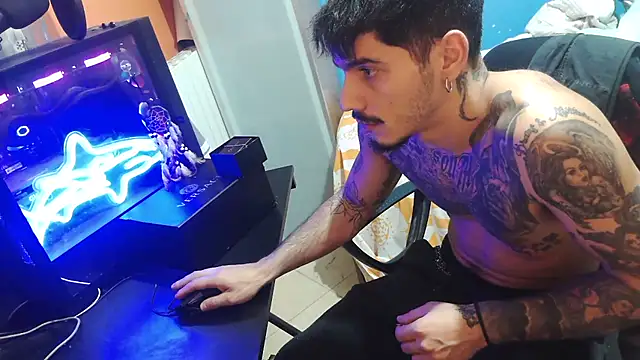 Snapshot of Badboyi1997 chatting on 10.10.25 Badboyi1997 online show from 10.10.25