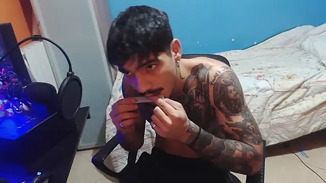 Snapshot of Badboyi1997 chatting on 10.12.25 Badboyi1997 online show from 10.12.25