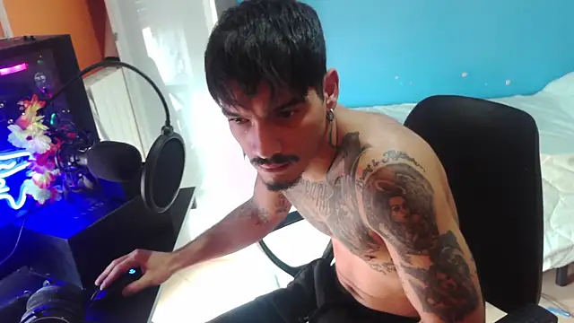 Snapshot of Badboyi1997 chatting on 10.13.25 Badboyi1997 online show from 10.13.25