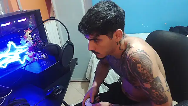 Snapshot of Badboyi1997 chatting on 10.14.25 Badboyi1997 online show from 10.14.25