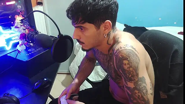 Snapshot of Badboyi1997 chatting on 10.15.25 Badboyi1997 online show from 10.15.25