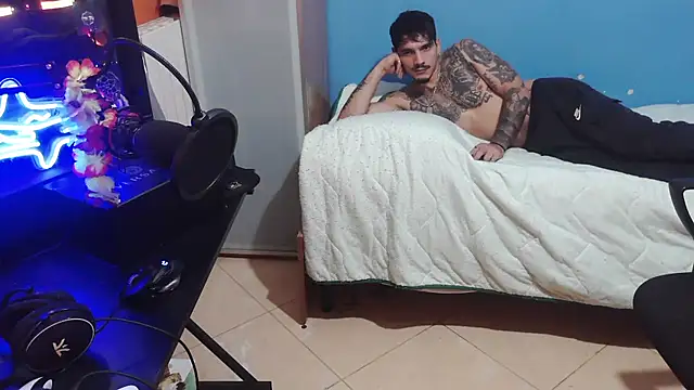 Snapshot of Badboyi1997 chatting on 10.19.25 Badboyi1997 online show from 10.19.25