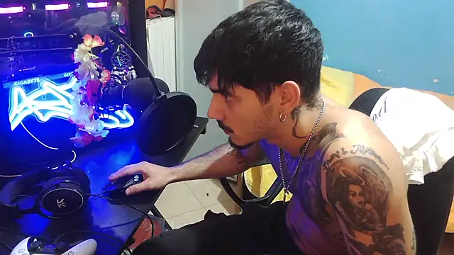 Snapshot of Badboyi1997 chatting on 10.20.25 Badboyi1997 online show from 10.20.25