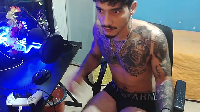 Snapshot of Badboyi1997 chatting on 10.21.25 Badboyi1997 online show from 10.21.25