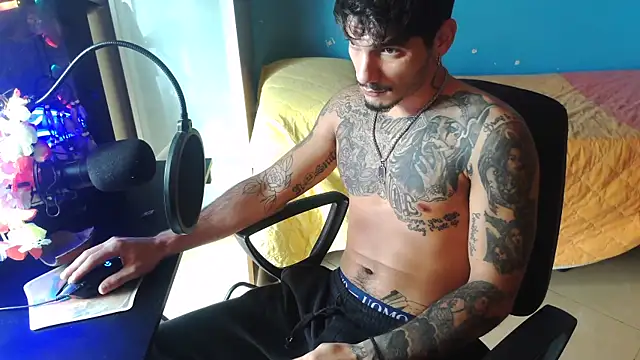 Snapshot of Badboyi1997 chatting on 10.22.25 Badboyi1997 online show from 10.22.25