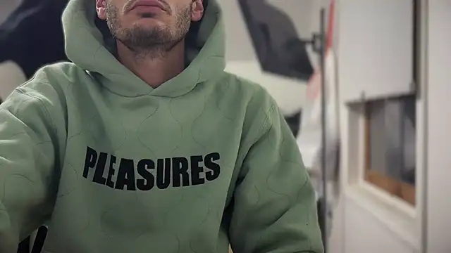 Snapshot of Dylansd chatting on 12.13.24 Dylansd online show from 12.13.24