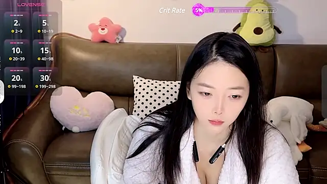 Snapshot of Yilin1999 chatting on 12.13.24 Yilin1999 online show from 12.13.24