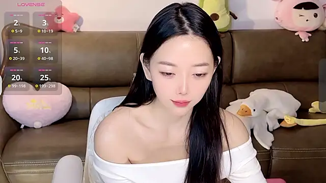 Snapshot of Yilin1999 chatting on 01.19.25 Yilin1999 online show from 01.19.25
