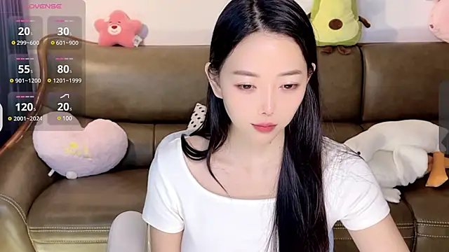 Snapshot of Yilin1999 chatting on 01.23.25 Yilin1999 online show from 01.23.25