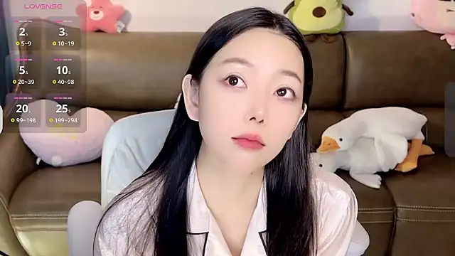 Snapshot of Yilin1999 chatting on 01.25.25 Yilin1999 online show from 01.25.25