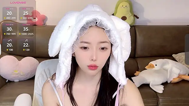 Snapshot of Yilin1999 chatting on 02.20.25 Yilin1999 online show from 02.20.25