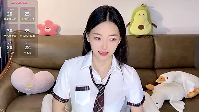 Snapshot of Yilin1999 chatting on 02.20.25 Yilin1999 online show from 02.20.25