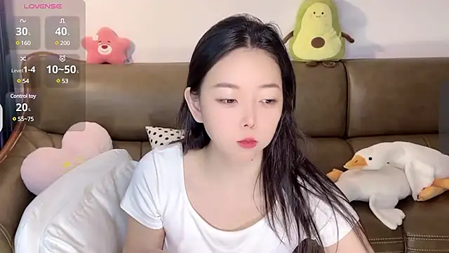 Snapshot of Yilin1999 chatting on 02.21.25 Yilin1999 online show from 02.21.25