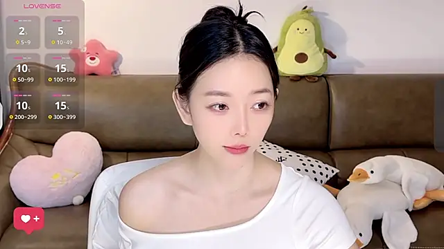 Snapshot of Yilin1999 chatting on 02.25.25 Yilin1999 online show from 02.25.25