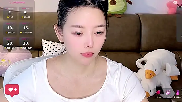 Snapshot of Yilin1999 chatting on 09.20.25 Yilin1999 online show from 09.20.25