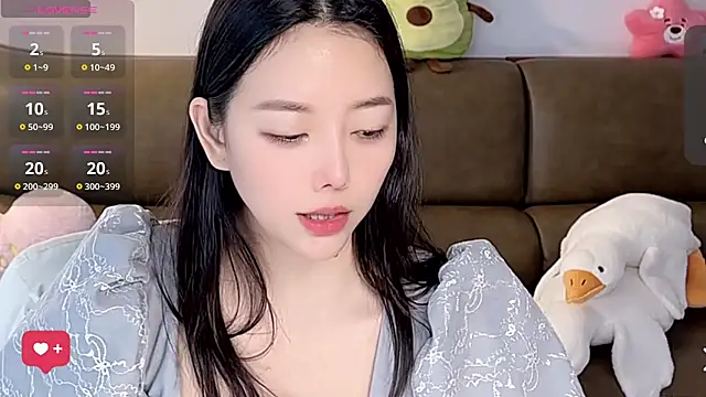 Snapshot of Yilin1999 chatting on 09.23.25 Yilin1999 online show from 09.23.25