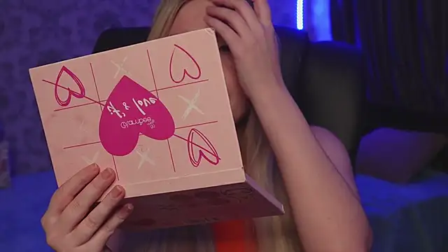 Snapshot of LisaElfy chatting on 12.16.24 LisaElfy online show from 12.16.24