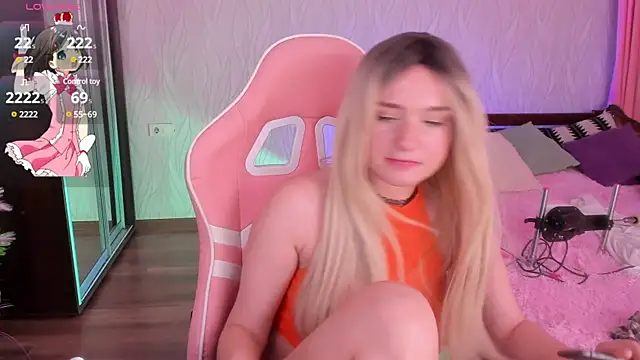 Snapshot of LisaElfy chatting on 12.18.24 LisaElfy online show from 12.18.24