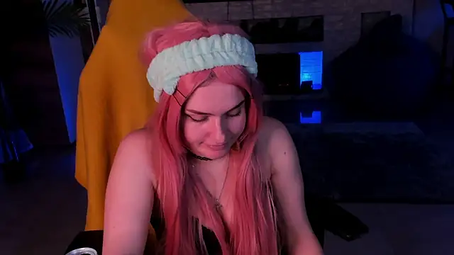 Snapshot of LisaElfy chatting on 02.13.25 LisaElfy online show from 02.13.25