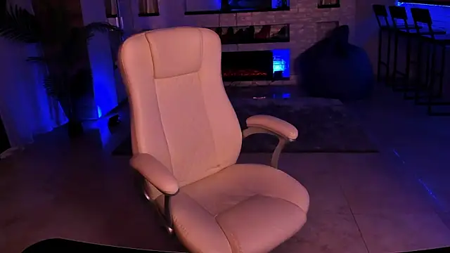 Snapshot of LisaElfy chatting on 02.18.25 LisaElfy online show from 02.18.25