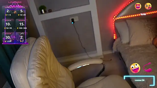 Snapshot of LisaElfy chatting on 10.09.25 LisaElfy online show from 10.09.25