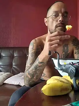 Snapshot of mileflav0r chatting on 01.29.25 mileflav0r online show from 01.29.25