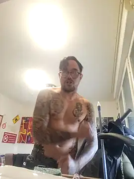 Snapshot of mileflav0r chatting on 12.03.25 mileflav0r online show from 12.03.25