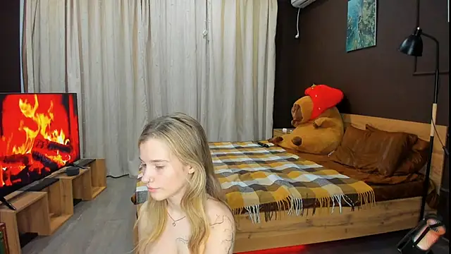 LinaCristonsen online show from 03.16.25