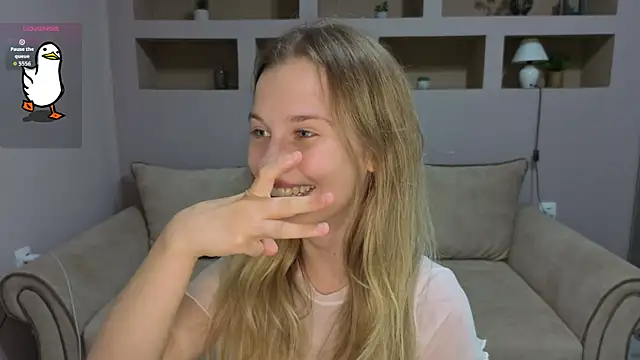 LinaCristonsen online show from 09.10.25