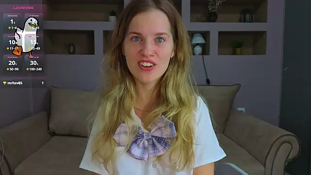 LinaCristonsen online show from 10.25.25