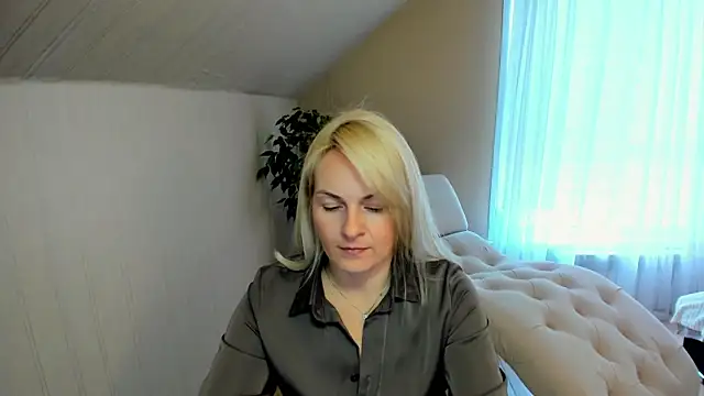 Alicee Gracee online show from 12.17.24