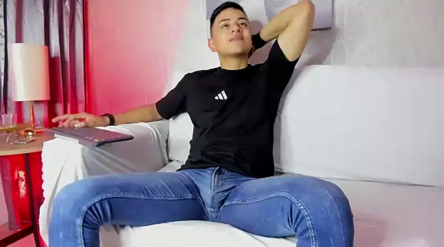 Lucii fer  online show from 02.12.25