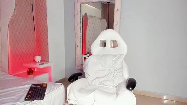 Lucii fer  online show from 02.19.26