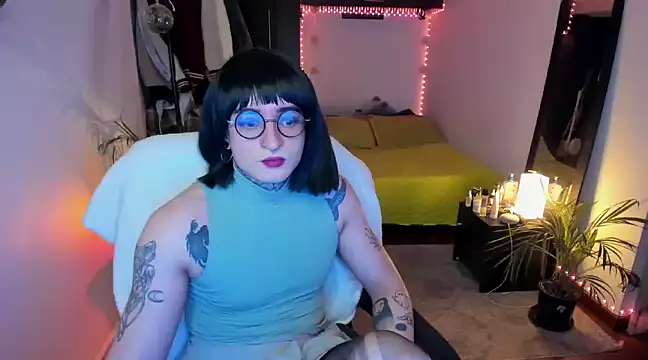 Snapshot of ShiiraVelkor chatting on 02.12.25 ShiiraVelkor online show from 02.12.25