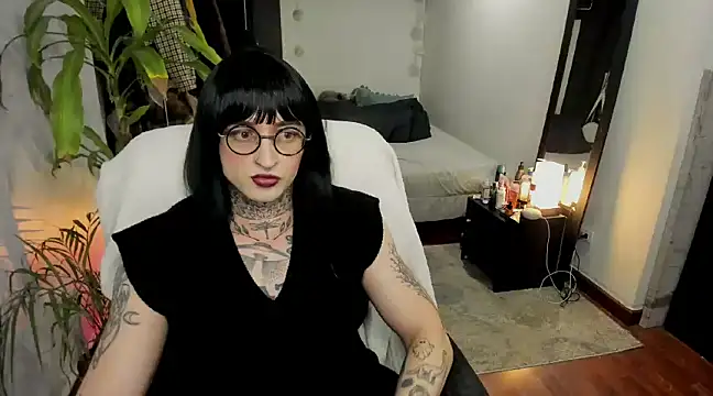 Snapshot of ShiiraVelkor chatting on 03.19.25 ShiiraVelkor online show from 03.19.25