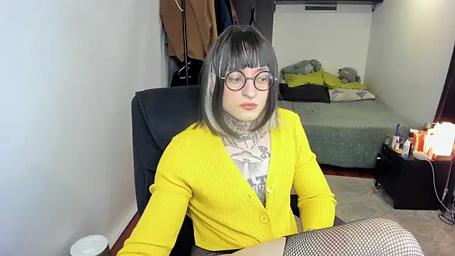 Snapshot of ShiiraVelkor chatting on 11.15.25 ShiiraVelkor online show from 11.15.25