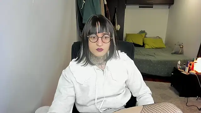 Snapshot of ShiiraVelkor chatting on 11.24.25 ShiiraVelkor online show from 11.24.25