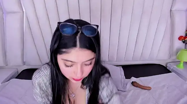 Snapshot of Lucy_Anall_ chatting on 12.17.24 Lucy Anall online show from 12.17.24