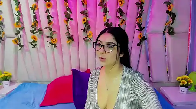 Snapshot of Lucy_Anall_ chatting on 01.15.25 Lucy Anall online show from 01.15.25