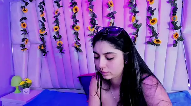 Snapshot of Lucy_Anall_ chatting on 02.04.25 Lucy Anall online show from 02.04.25