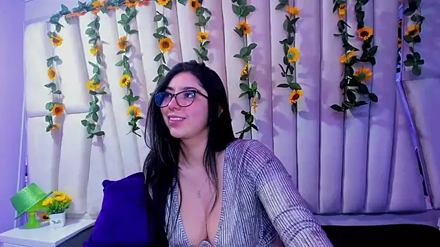 Snapshot of Lucy_Anall_ chatting on 03.21.25 Lucy Anall online show from 03.21.25