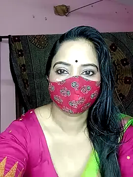 Snapshot of Lexi_Baby_ chatting on 11.20.25 Lexi Baby online show from 11.20.25