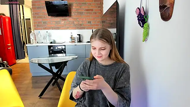 Snapshot of princessaalicc chatting on 02.04.25 princessaalicc online show from 02.04.25