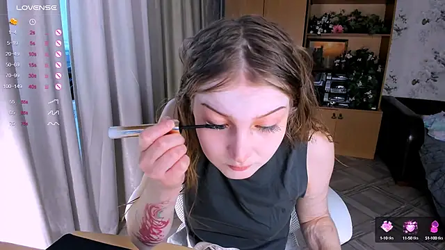 Snapshot of princessaalicc chatting on 09.11.25 princessaalicc online show from 09.11.25