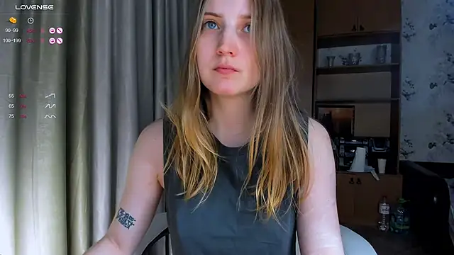 Snapshot of princessaalicc chatting on 10.16.25 princessaalicc online show from 10.16.25