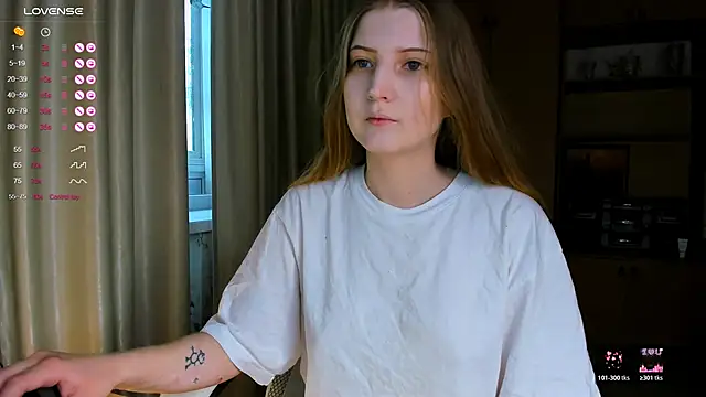 Snapshot of princessaalicc chatting on 11.19.25 princessaalicc online show from 11.19.25