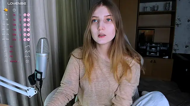 Snapshot of princessaalicc chatting on 12.03.25 princessaalicc online show from 12.03.25