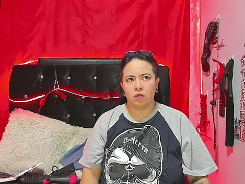 katieeandsharonn online show from 11.19.25