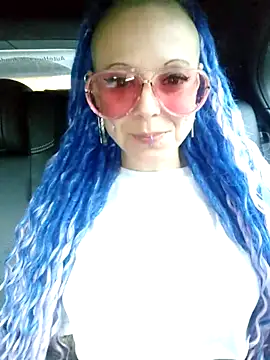 Snapshot of EdgesOfReality chatting on 10.10.25 EdgesOfReality online show from 10.10.25